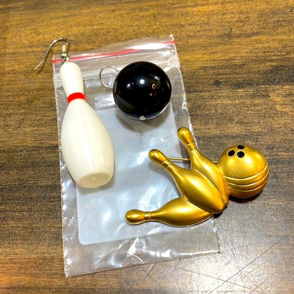 Amazing bowling ball 🎳 earrings & pin set!